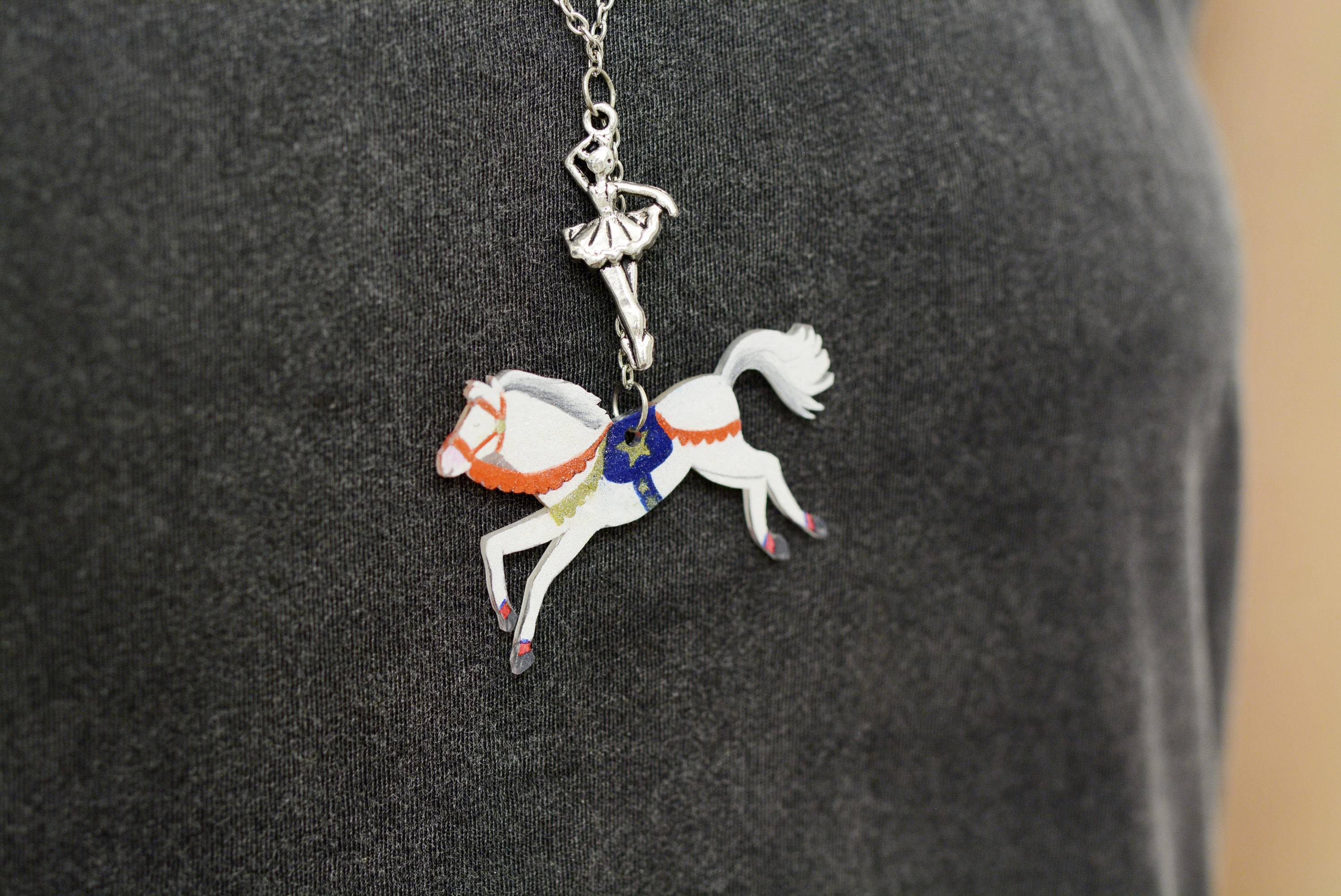 Voir le tuto : Cheval et son acrobate Cheval et son acrobate