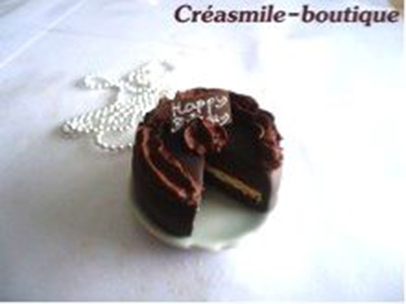 Voir le tuto : Gâteau au trois chocolats Gâteau au trois chocolats