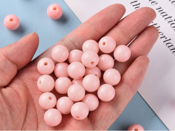 Acheter Lot de 50 perles rondes en acrylique - Saumon clair - 2,59 € en ligne sur La Petite Epicerie - Loisirs créatifs