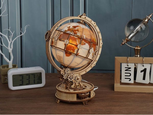 Acheter Globe lumineux en bois à assembler - 61,99 € en ligne sur La Petite Epicerie - Loisirs créatifs