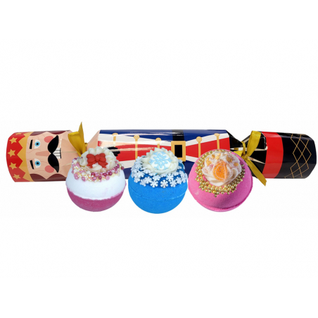 Acheter Crackers 3 boules de bain - Casse Noisette de Noël - Bomb Cosmetics - 16,29 € en ligne sur La Petite Epicerie - Loisi...