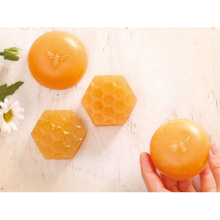Acheter Coffret DIY - Savons au miel et à la camomille - 16,29 € en ligne sur La Petite Epicerie - Loisirs créatifs