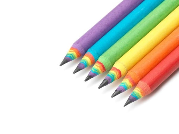 Offrez ce set de 6 Crayons arc-en-ciel Legami !