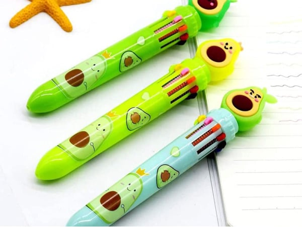 Craquez pour ce stylo vert de dix couleurs avec un avocat trop mignon
