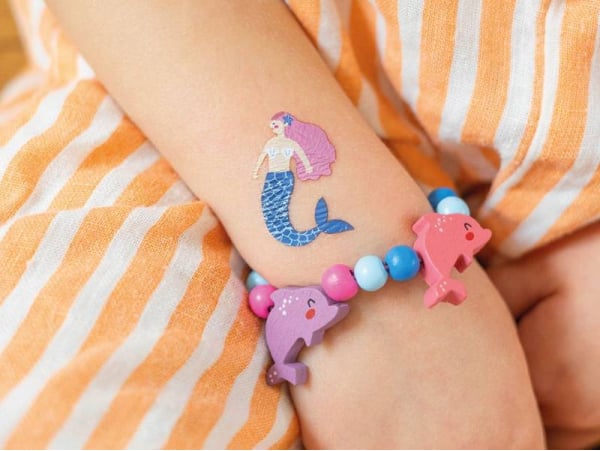 Offrez ce superbe kit bijou pour enfant sur le thème des dauphins !