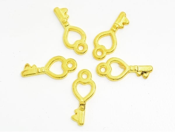 Acheter 1 Breloque petite clé d'amour - doré - 0,19 € en ligne sur La Petite Epicerie - Loisirs créatifs