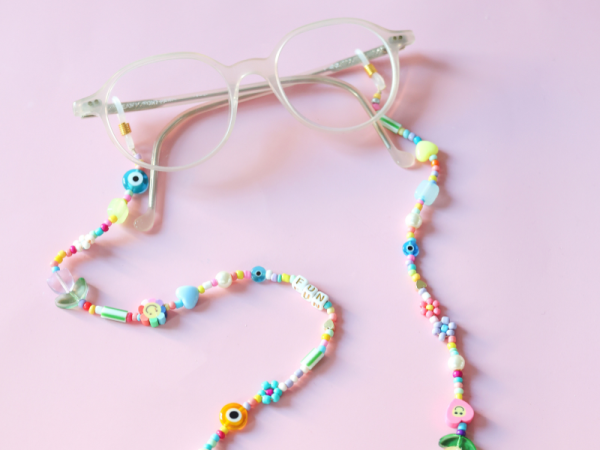 Chaîne de lunettes colorée en perles de rocailles