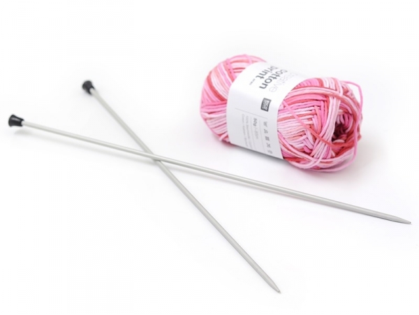 Laine à tricoter avec des aiguilles à tricoter de 10 à 12 mm