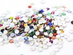 Acheter 100 strass diamants multicolores - 1,49 € en ligne sur La Petite Epicerie - Loisirs créatifs
