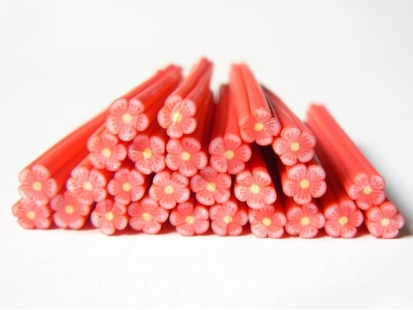 Acheter Cane fleur rouge en pâte polymère - 0,49 € en ligne sur La Petite Epicerie - Loisirs créatifs
