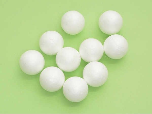 Acheter Lot de 10 boules polystyrène 4 cm - blanc - 1,99 € en ligne sur La Petite Epicerie - Loisirs créatifs