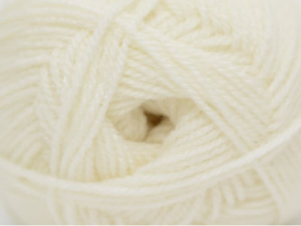 Acheter Laine à tricoter "Basic Acrylic" - écru - 3,30 € en ligne sur La Petite Epicerie - Loisirs créatifs
