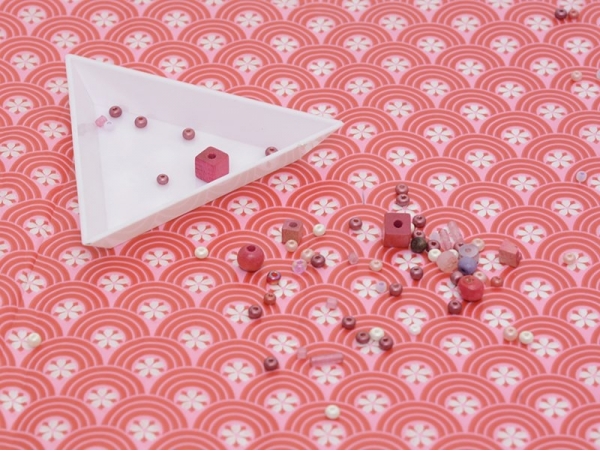Acheter Plateau triangulaire pour trier les perles - 0,79 € en ligne sur La Petite Epicerie - Loisirs créatifs