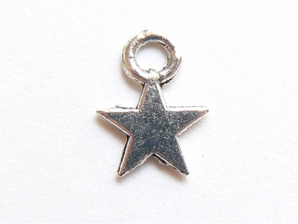 Acheter 1 Breloque petite étoile - couleur argent - 0,19 € en ligne sur La Petite Epicerie - Loisirs créatifs