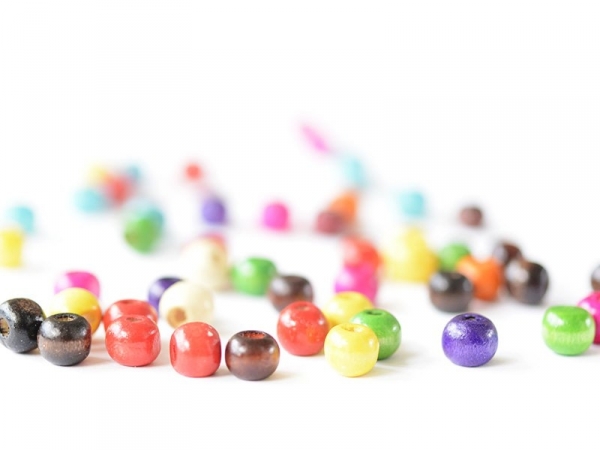 Acheter 50 perles rondes multicolores en bois vernis - 10 mm - 1,39 € en ligne sur La Petite Epicerie - Loisirs créatifs