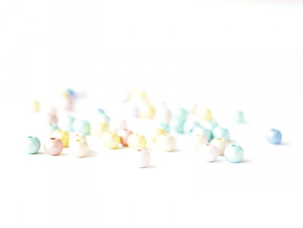 Acheter 50 perles rondes multicolores nacrées en bois vernis - 8 mm - 2,29 € en ligne sur La Petite Epicerie - Loisirs créatifs