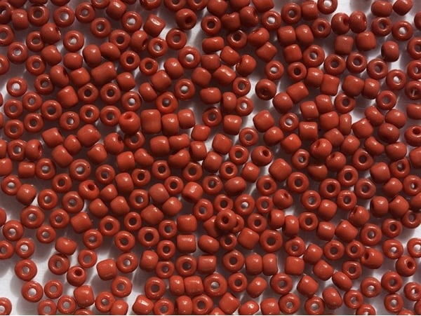 Acheter Tube de 350 perles de rocailles opaques - rouge bordeaux - 0,99 € en ligne sur La Petite Epicerie - Loisirs créatifs