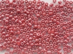 Acheter Tube de 350 perles de rocailles opaques nacrées - rouge cerise - 0,99 € en ligne sur La Petite Epicerie - Loisirs cré...