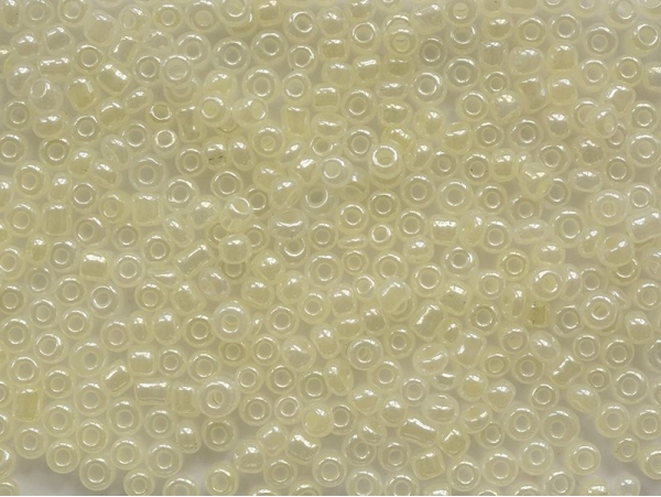 Acheter Tube de 350 perles de rocailles opaques nacrées - écru - 0,99 € en ligne sur La Petite Epicerie - Loisirs créatifs