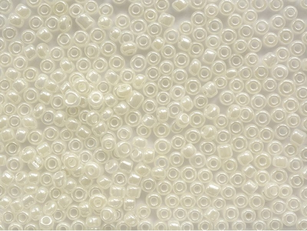 Acheter Tube de 350 perles de rocailles opaques nacrées - blanc nacré - 0,99 € en ligne sur La Petite Epicerie - Loisirs créa...