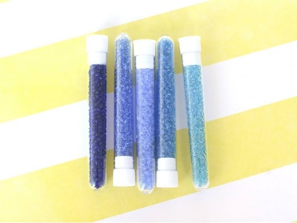 Acheter Tube de 350 perles transparentes - bleu azur - 0,99 € en ligne sur La Petite Epicerie - Loisirs créatifs