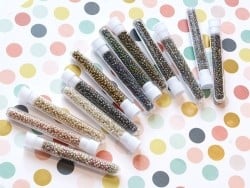 Acheter Tube de 350 perles métallisées - mix métal plusieurs couleurs - 0,99 € en ligne sur La Petite Epicerie - Loisirs créa...