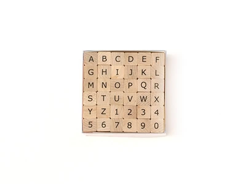 Acheter Tampons Alphabet lettres majuscules et chiffres - 36 caractères - 10,99 € en ligne sur La Petite Epicerie - Loisirs c...