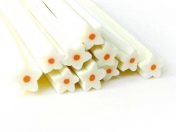 Acheter Cane fleur étoilée blanche en pâte fimo - à découper en tranches - 0,49 € en ligne sur La Petite Epicerie - Loisirs c...