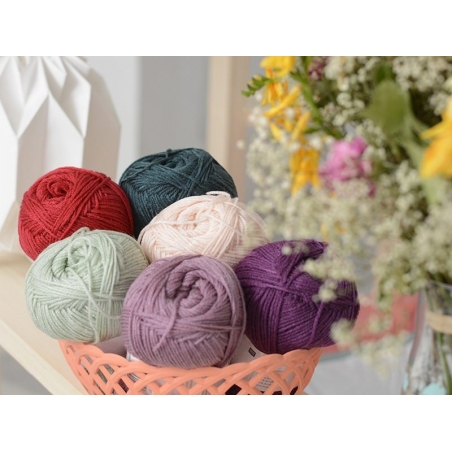 Acheter Laine à tricoter "Basic Acrylic" - framboise - 3,30 € en ligne sur La Petite Epicerie - Loisirs créatifs