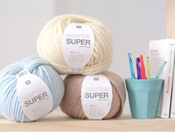 Acheter Laine à tricoter "Essentials Super" - bleu clair - 10,60 € en ligne sur La Petite Epicerie - Loisirs créatifs