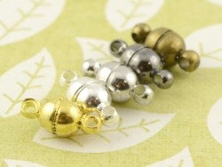Acheter 1 petit fermoir aimanté rond - couleur argenté foncé - 0,89 € en ligne sur La Petite Epicerie - Loisirs créatifs
