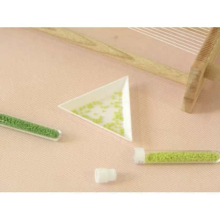 Acheter Miyuki delicas 11/0 - Opaque green 724 - 1,69 € en ligne sur La Petite Epicerie - Loisirs créatifs