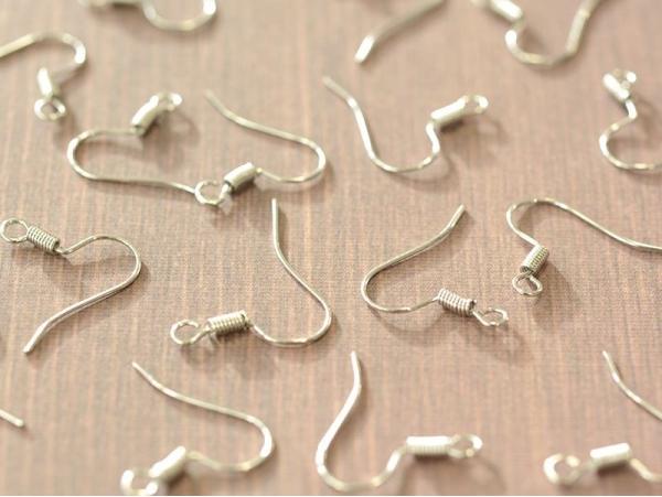 Acheter 10 paires de boucles d'oreilles crochets - argenté - 1,59 € en ligne sur La Petite Epicerie - Loisirs créatifs