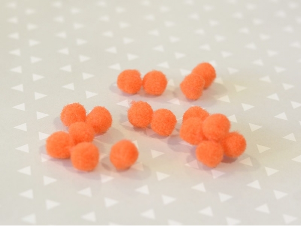 Acheter Pompon orange fluo - 12 mm - 0,19 € en ligne sur La Petite Epicerie - Loisirs créatifs