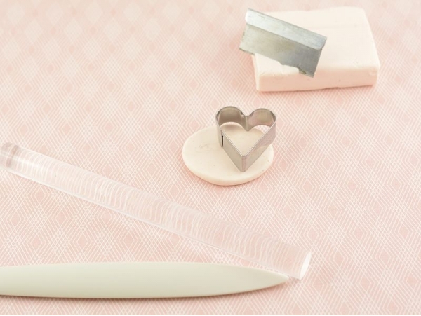 Acheter Pâte Fimo Soft Gris dauphin 80 - 2,19 € en ligne sur La Petite Epicerie - Loisirs créatifs