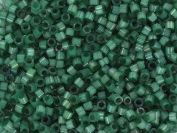 Acheter Miyuki Delicas 11/0 - Silk Satin dyed emerald 1814 - 2,49 € en ligne sur La Petite Epicerie - Loisirs créatifs