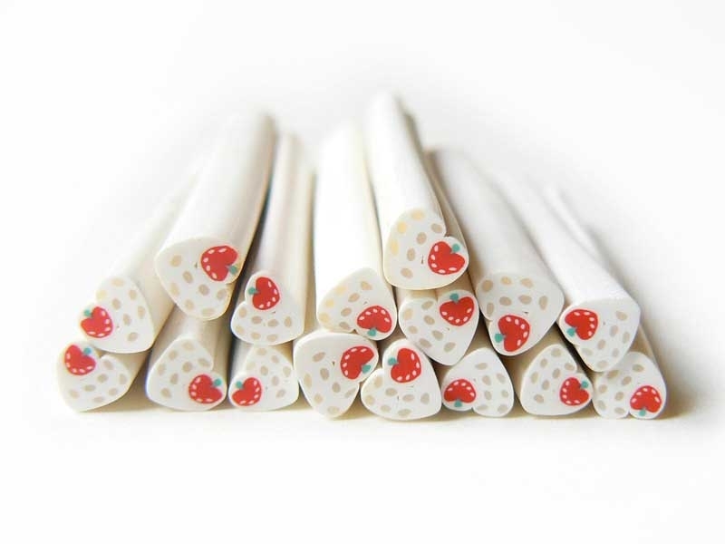 Acheter Cane coeur blanc à pois et fraise - 0,49 € en ligne sur La Petite Epicerie - Loisirs créatifs