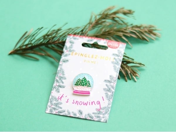 Acheter Broche pin's émaillé boule à neige - 4,99 € en ligne sur La Petite Epicerie - Loisirs créatifs
