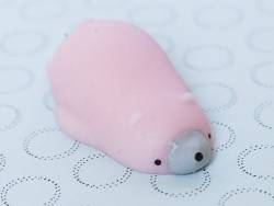 Acheter Mini squishy ours polaire rose - anti stress - 2,99 € en ligne sur La Petite Epicerie - Loisirs créatifs