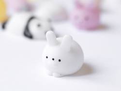 Acheter Mini squishy lapin blanc mignon - anti stress - 1,99 € en ligne sur La Petite Epicerie - Loisirs créatifs