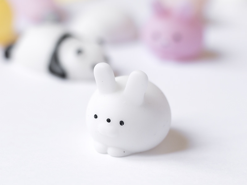 Acheter Mini squishy lapin blanc mignon - anti stress - 2,99 € en ligne sur La Petite Epicerie - Loisirs créatifs