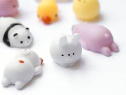 Acheter Mini squishy lapin blanc mignon - anti stress - 2,99 € en ligne sur La Petite Epicerie - Loisirs créatifs