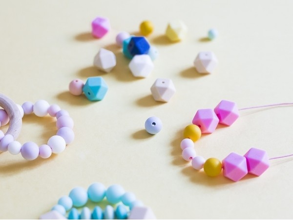 Acheter Perle géométrique de 14 mm en silicone - marbré - 0,99 € en ligne sur La Petite Epicerie - Loisirs créatifs
