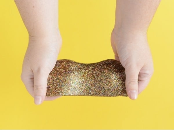 Acheter Gel pailletté doré pour slime - 250 mL - 6,99 € en ligne sur La Petite Epicerie - Loisirs créatifs