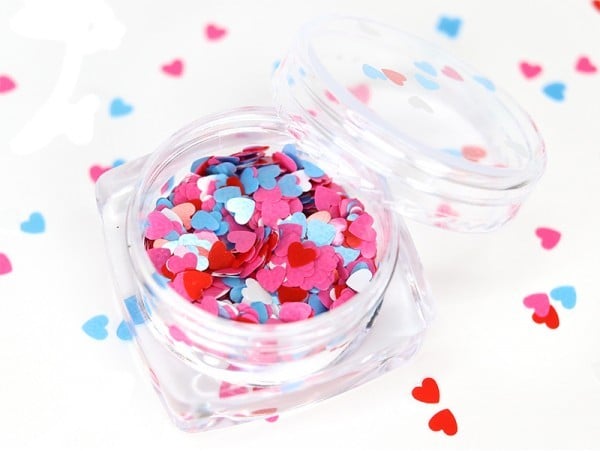 Acheter Paillettes quadricolores en forme de cœur - rose, bleu, blanc et rouge - 1,99 € en ligne sur La Petite Epicerie - Loi...