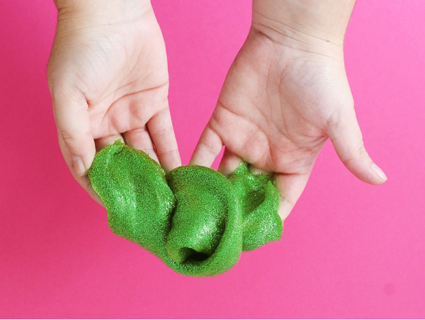 Acheter Gel pailleté vert pour slime - 250 mL - 6,99 € en ligne sur La Petite Epicerie - Loisirs créatifs