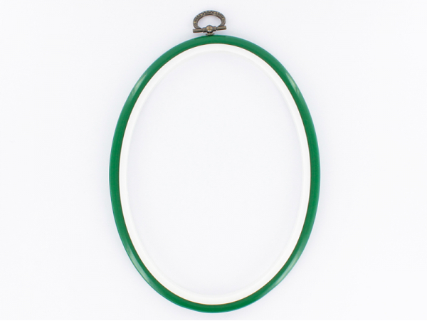 Acheter Tambour à broder ovale vert - 25.5 x 20 cm - 2,49 € en ligne sur La Petite Epicerie - Loisirs créatifs