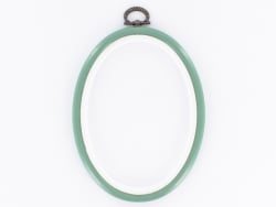 Acheter Tambour à broder ovale vert amande - 13.5 x 10 cm - 2,49 € en ligne sur La Petite Epicerie - Loisirs créatifs