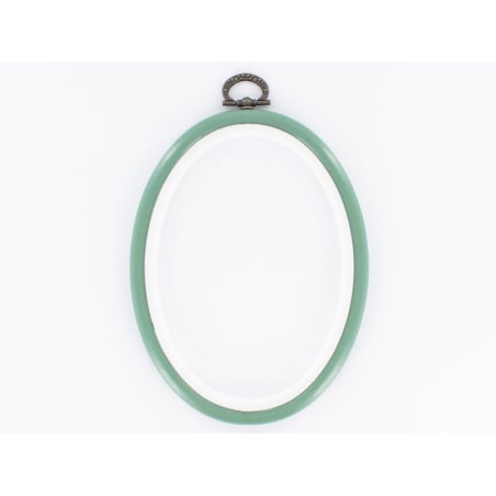 Acheter Tambour à broder ovale vert amande - 13.5 x 10 cm - 2,49 € en ligne sur La Petite Epicerie - Loisirs créatifs
