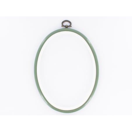 Acheter Tambour à broder ovale vert amande - 17.5 x 13 cm - 2,49 € en ligne sur La Petite Epicerie - Loisirs créatifs